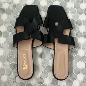 BRAND NEW Pascucci black sandals, like Hermes with “H” design.